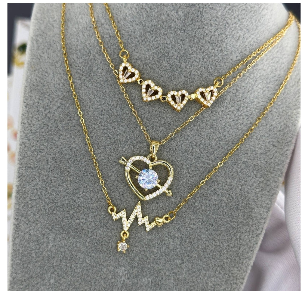 Four-Leaf Clover Heart Pendant Necklace (18K Gold Plated Waterproof)
